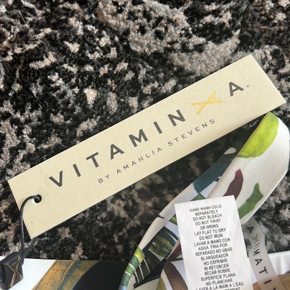 Vitamin A NWT Tropical Print Halter Bikini Top Size Medium - Picture 7 of 7